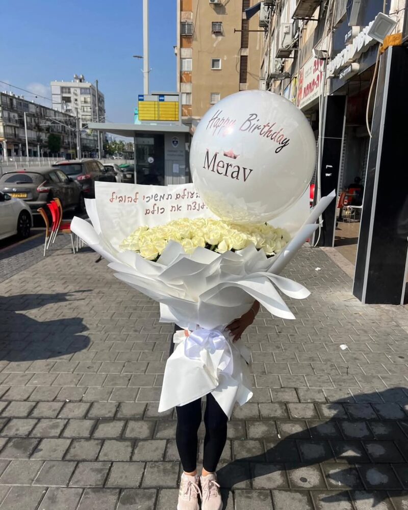 זר 101 ורדים לבנים אריזה לבנה
